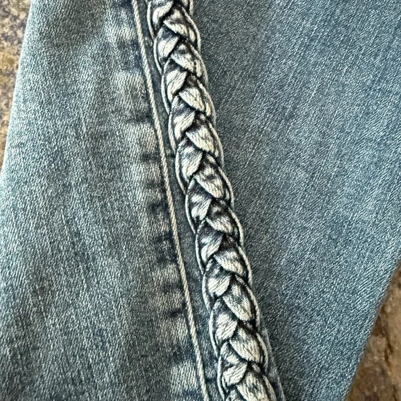 Judy Blue Forgetting You Cropped Blue Jeans with Braided side Detail 16 W - Picture 7 of 15
